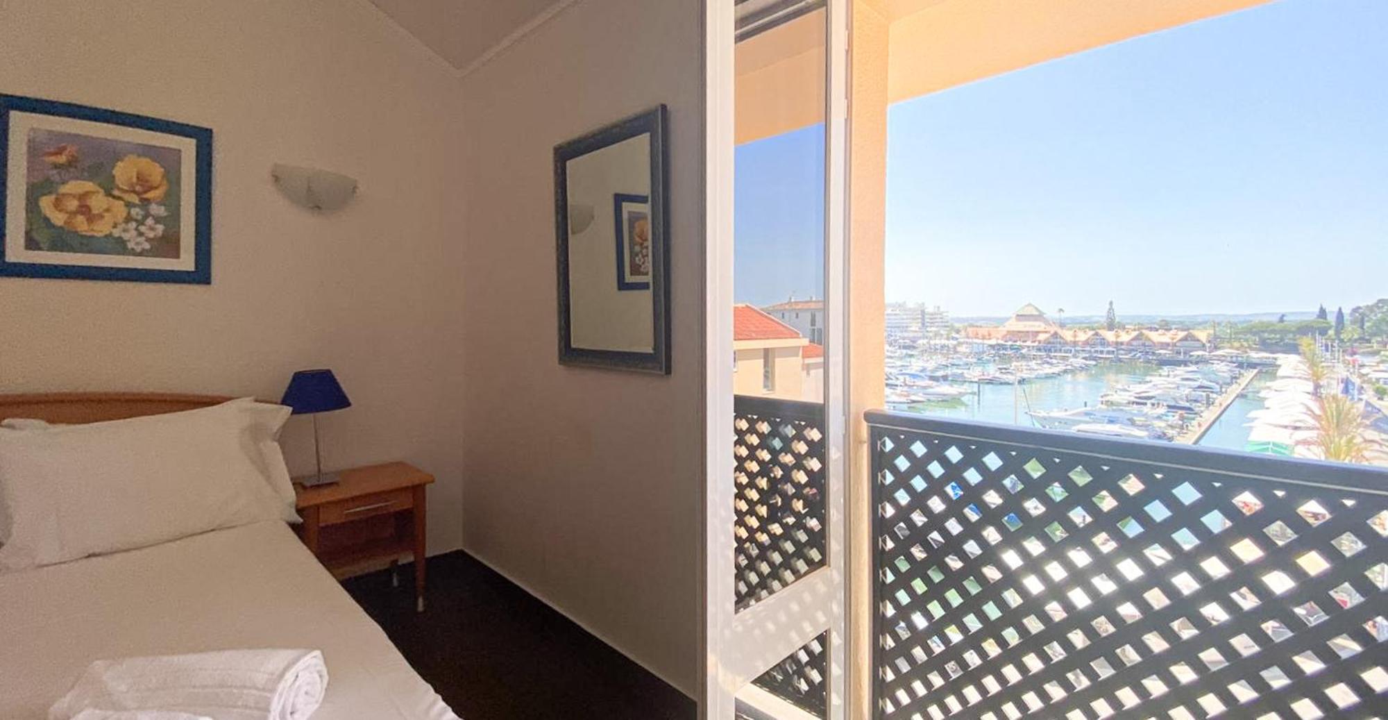 Penthouse Duplex Marina Plaza T1 Hsr Marina *